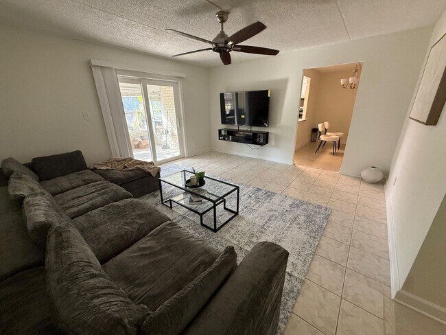 Foto del edificio - Furnished first floor Brand new renovated apartment