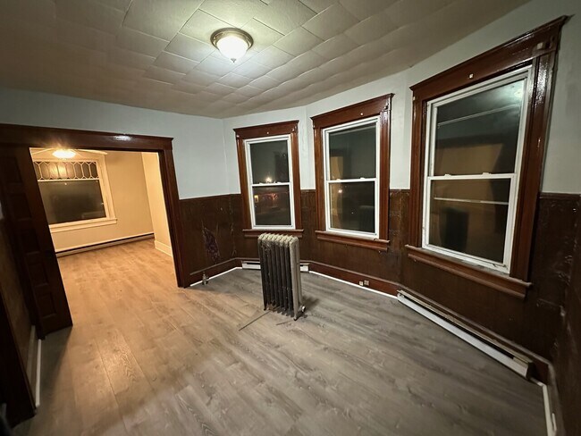 Foto del edificio - 646 N Main St