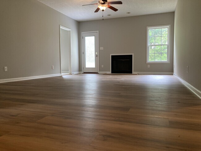 Building Photo - 484 Crossfield Way