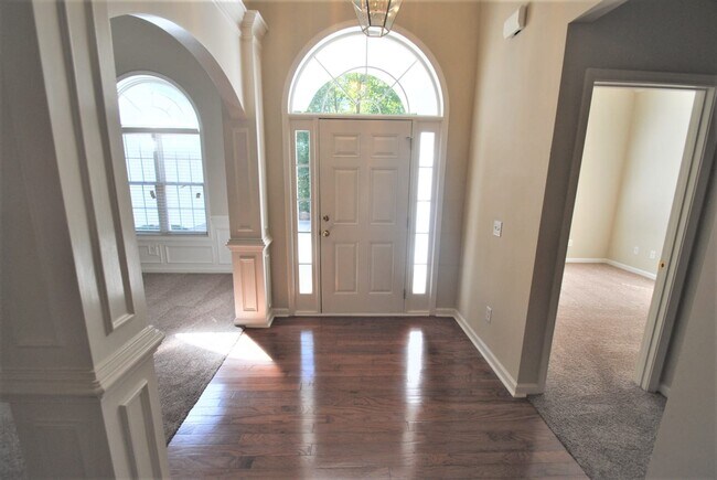 Building Photo - 5870 Cedar Ridge Trl