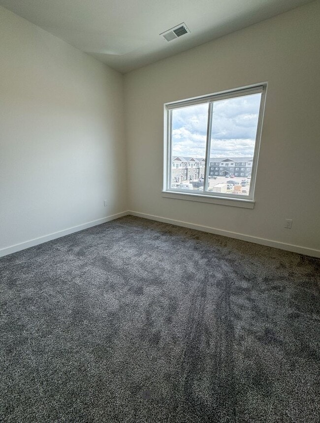 Building Photo - NEW Pet Friendly 1 bed/ 1 bath apartment!
