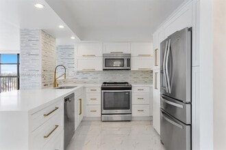 Building Photo - 600 Parkview Dr