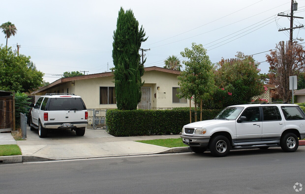 13391345 E Palmyra Ave, Orange, CA 92866 Apartments in Orange, CA