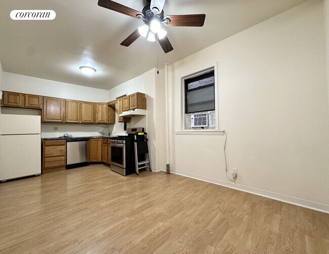 Building Photo - 434 E 75th St