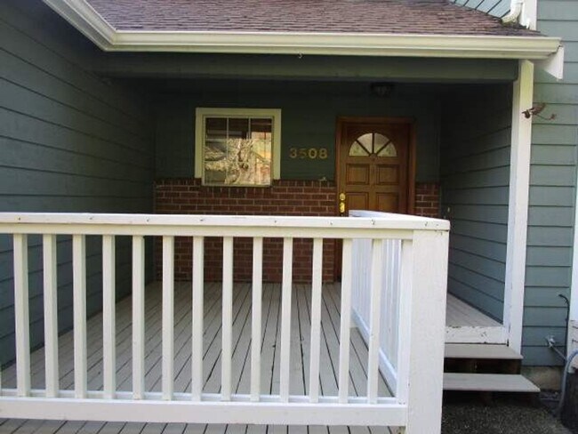 Building Photo - 4 Bedroom, 2.5 Bathroom Artondale area home