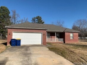 Building Photo - 27 Broadmoor Cir