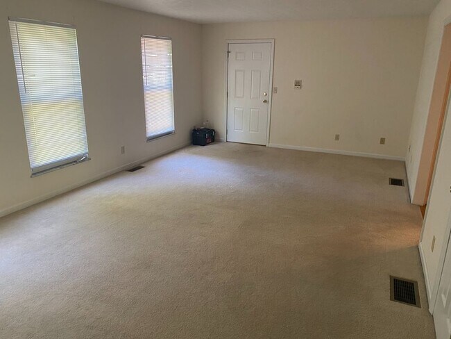Building Photo - 2576 Benson Dr