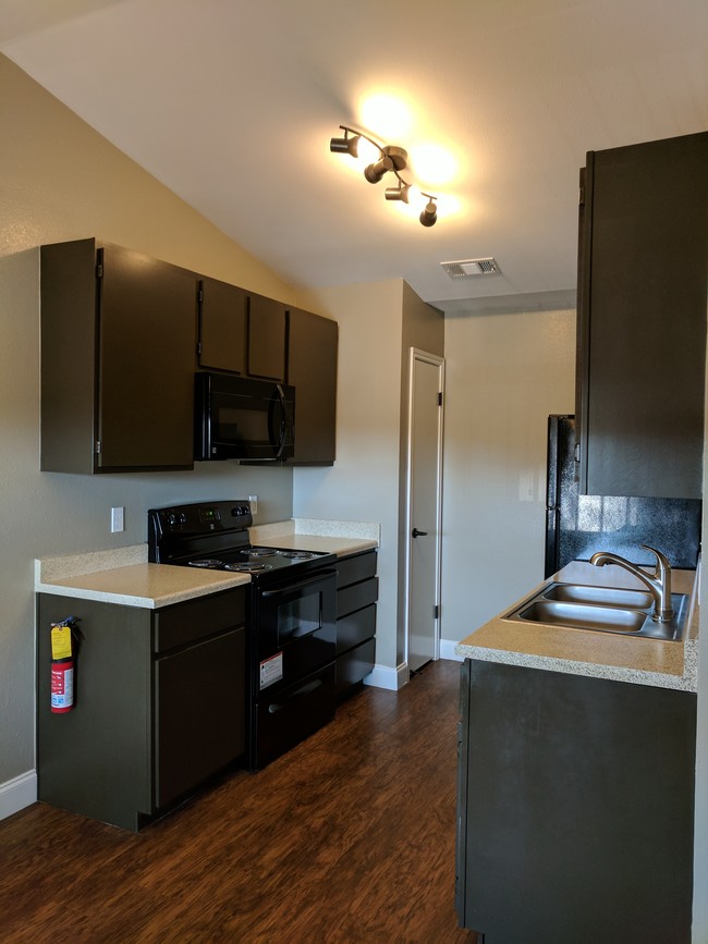 Remodeled Kitchen - Bent Tree Apartments