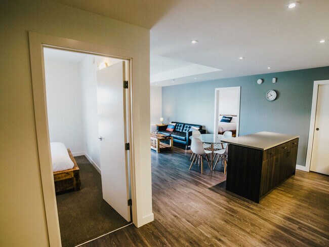 Building Photo - 375 Rue de la Concorde