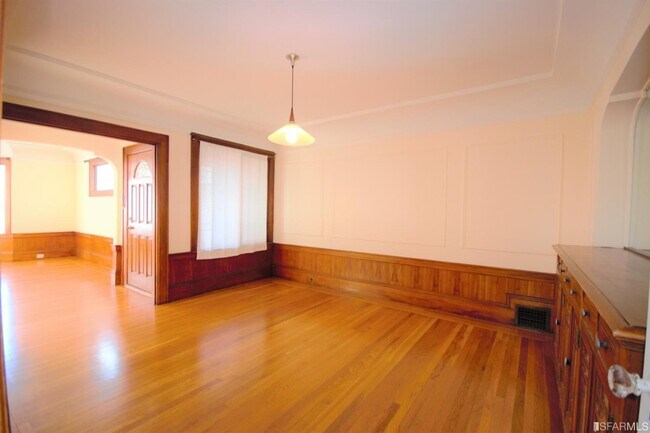 Foto del edificio - 2419 35th Ave
