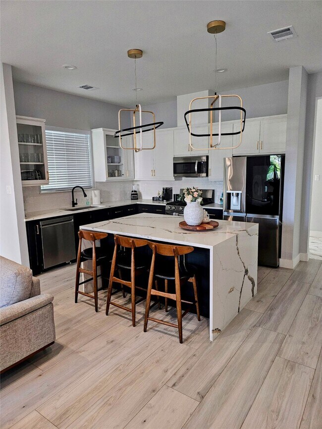 Foto del edificio - 4427 Elmwood St