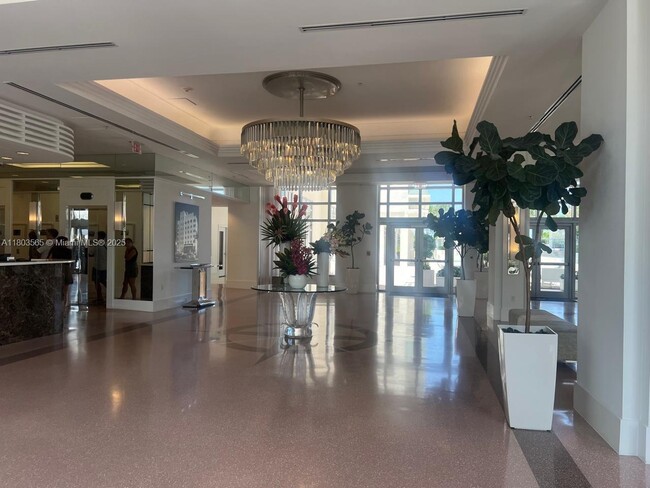 Building Photo - 3739 Collins Ave