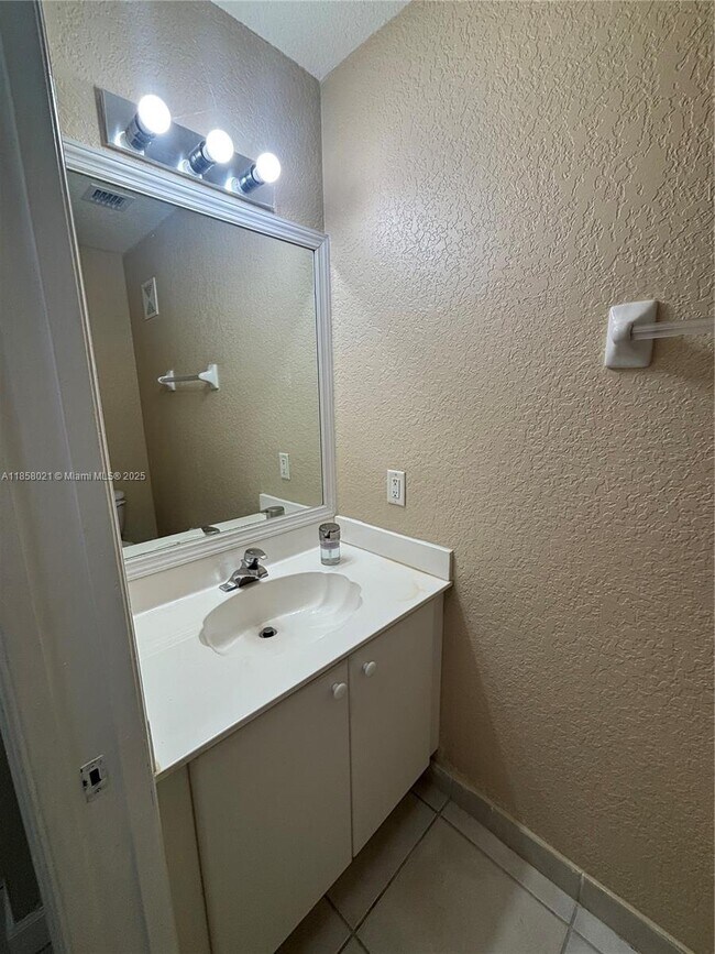 Building Photo - 4405 SW 160th Ave