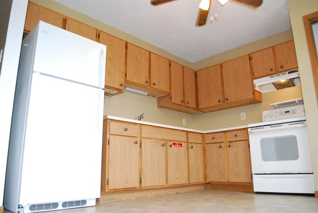 Building Photo - 4620 Vasey Ave