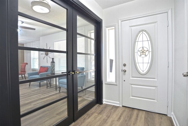 Foto del edificio - 15322 Torry Pines Rd