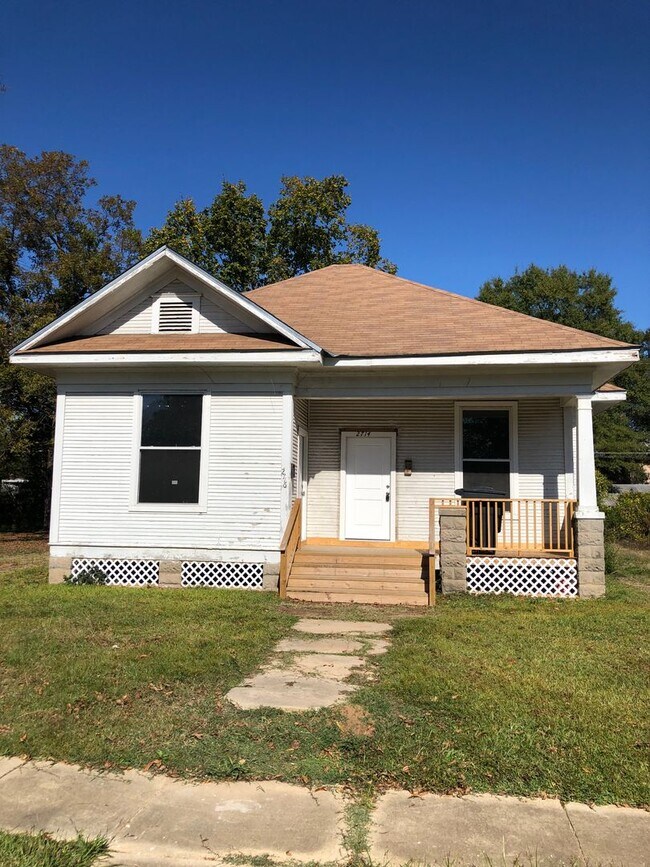Building Photo - Darien Duplex