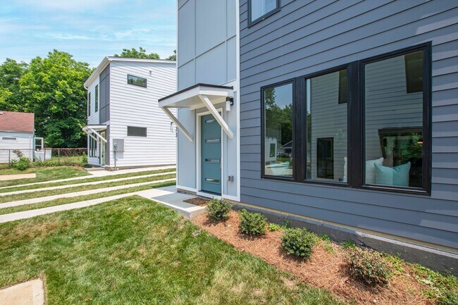 Building Photo - 3 Bedroom Modern Home in Downtown Durham