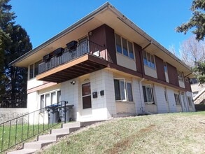 Building Photo - 1702 E 2nd St