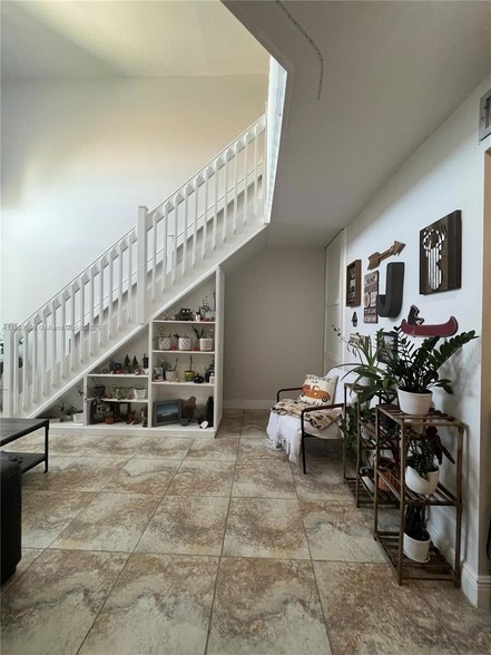 Building Photo - 15549 Miami Lakeway N