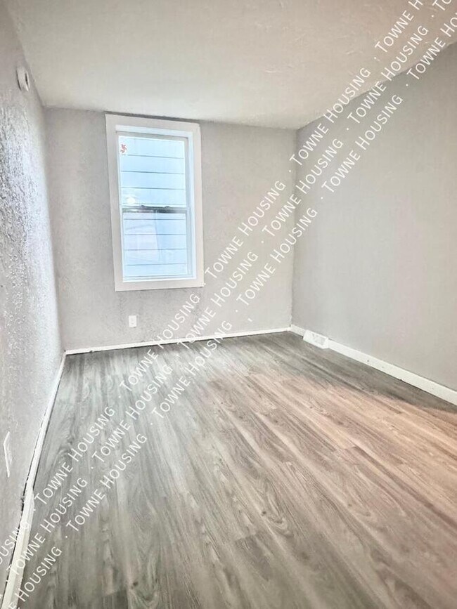 Foto del edificio - 114 Huetter Ave