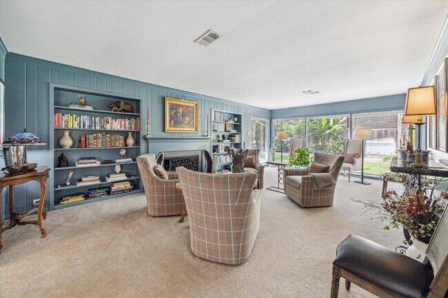 Foto del edificio - 614 Saddlewood Ln