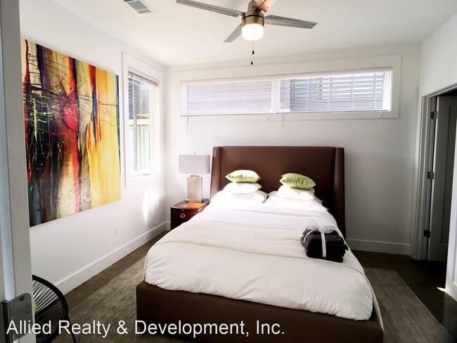 Building Photo - 4 br, 4.5 bath Apartment - 590 30th Avenue E