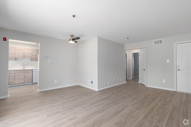 2HAB, 2BA - 892SF Sala de estar - Sophias Place East