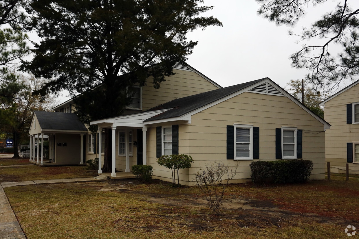 Primary Photo - Briarwood Apartments