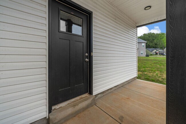 Building Photo - 3 Bedroom 2 1/2 Bath Dog Friendly Home For...