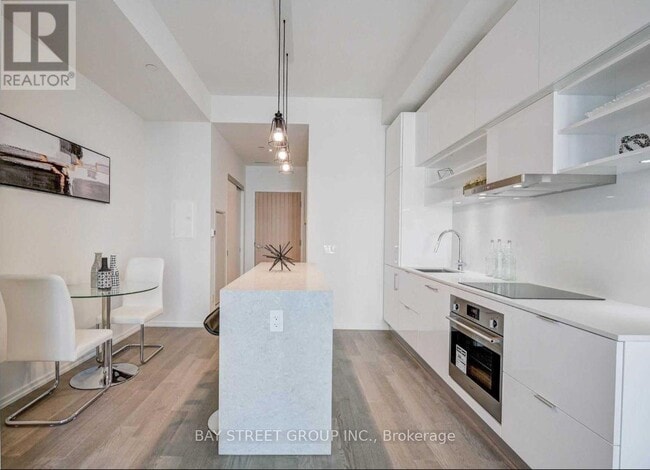 Building Photo - 5 Soudan Ave