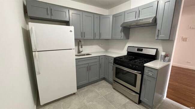 Foto del edificio - 144-30 Roosevelt Ave