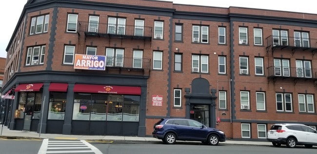 Apartment Building - 10 Yeamans St