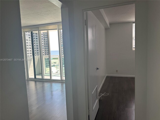 Building Photo - 3000 S Ocean Dr