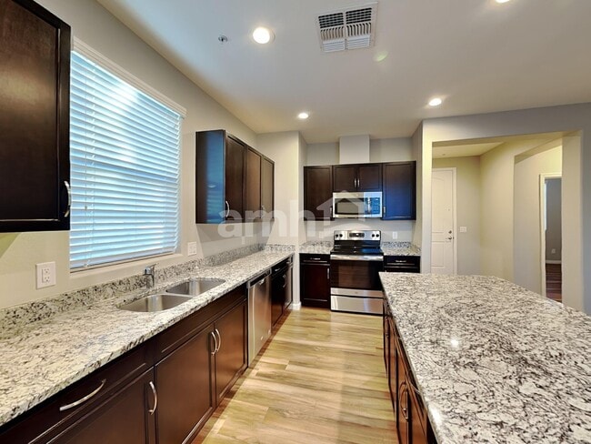 Building Photo - 20715 W Stone Hill Rd
