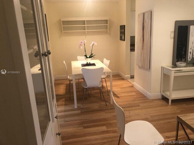 Foto del edificio - 100 Sunrise Dr