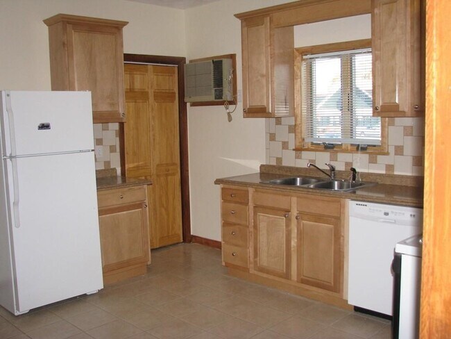 Foto del edificio - 384 Medford St