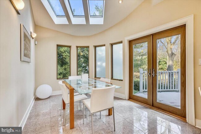 Foto del edificio - 6600 80th Pl