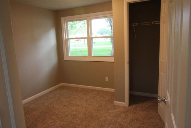 Building Photo - 318 Northcrest Dr