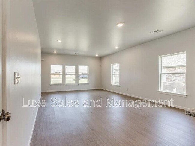 Foto del edificio - 109 Jennifer Ave