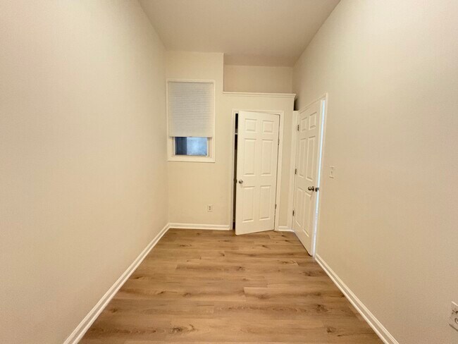 Foto del edificio - 614 Bramhall Ave
