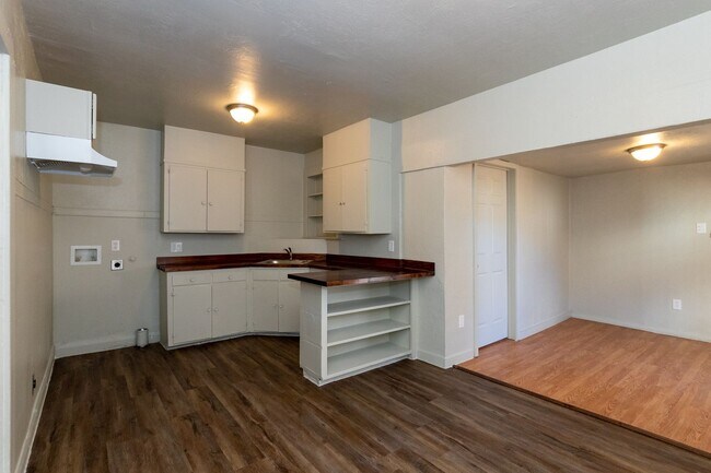 Building Photo - 1435 Magnolia St