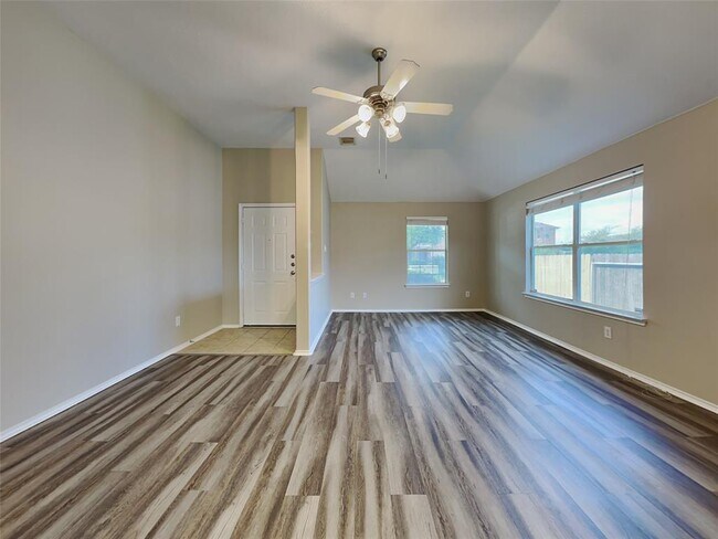 Building Photo - 911 Lancaster Lake Dr