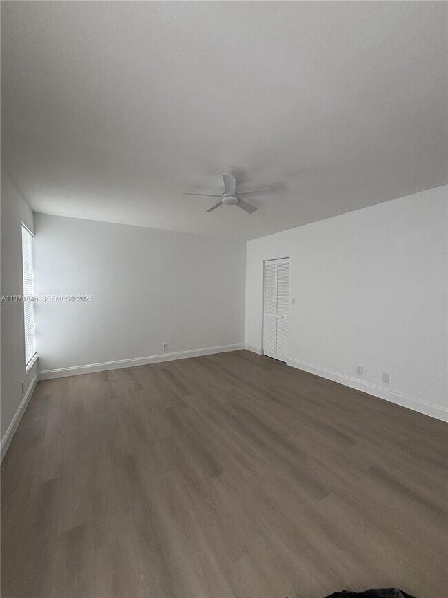 Foto del edificio - 6245 Old Court Rd