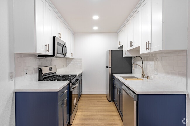 2BR, 3BA - 1232SF - Kitchen - Peerless Building Corp.