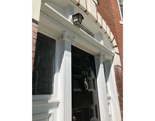 Building Photo - 1572 Beacon St