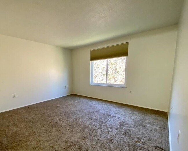 Foto del edificio - "Charming 2-Bed Condo Retreat with Modern Comfort in Imperial, PA!"