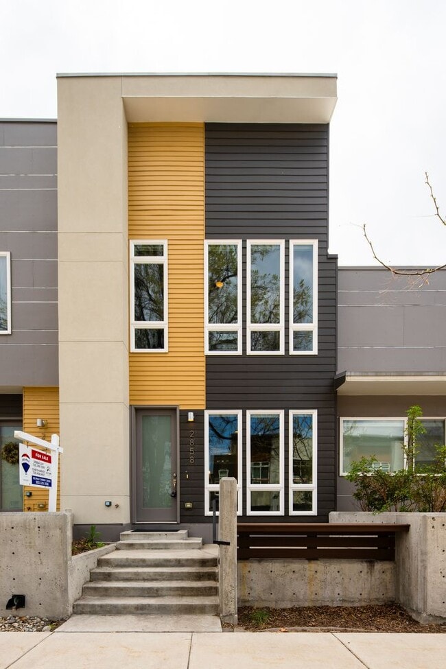 Foto del edificio - Modern 3 bed / 4 bath, 3 story townhome!