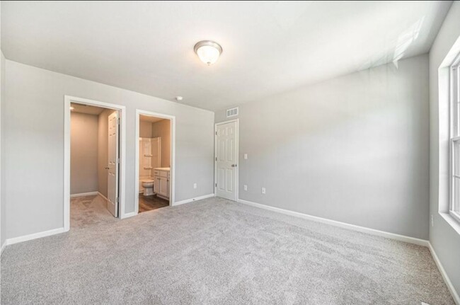 Building Photo - 4633 Glen Haven Dr