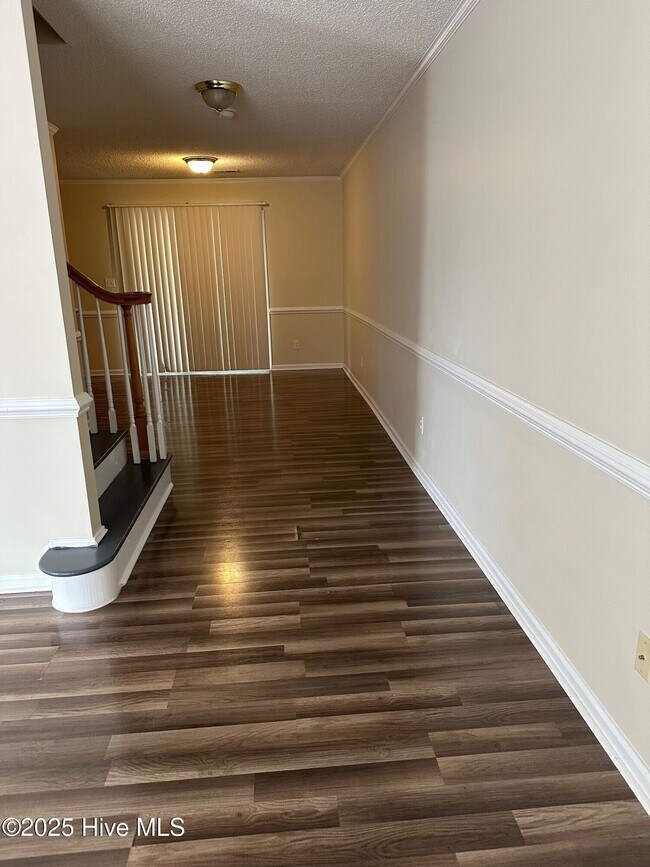 Foto del edificio - 3917 Sterling Pointe Dr