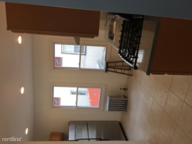 Building Photo - 2 br, 1 bath Apartment - 793 E 19 St 1 Unit 1